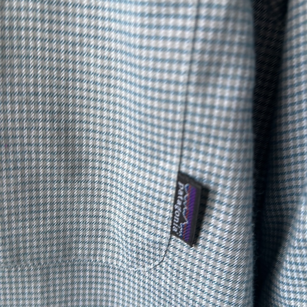 Patagonia shirt Men's size Medium light blue white herringbone plaid button up - Picture 3 of 9